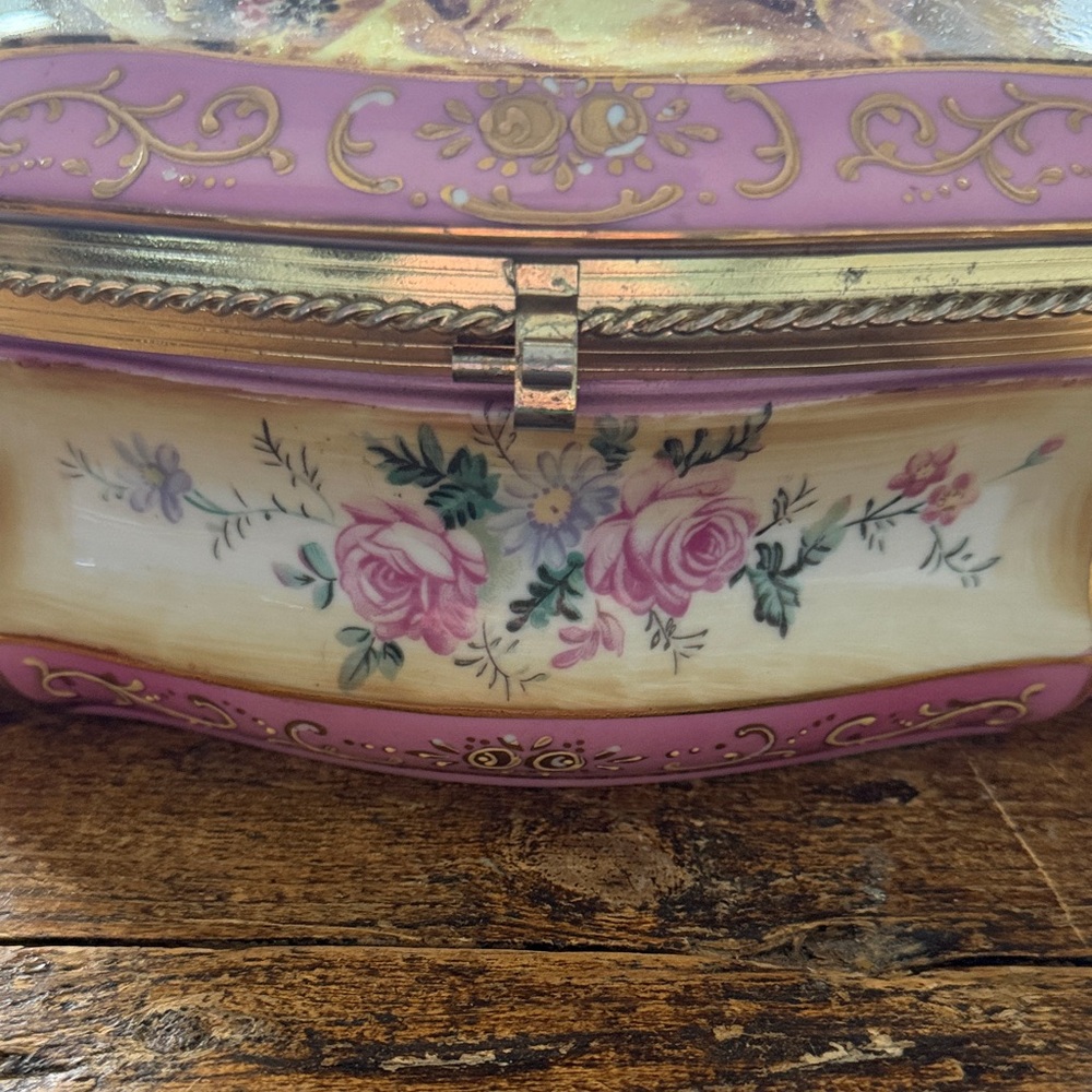 Vintage Large Andrea by Sadek Decorative Jewelry Box with Romantic Scene - Picture 4 of 14